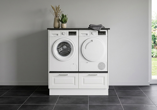 Vaskerom med hvit romantisk front - korpus med skuff, Gavl, Sokkelsett - Vaskerom 4