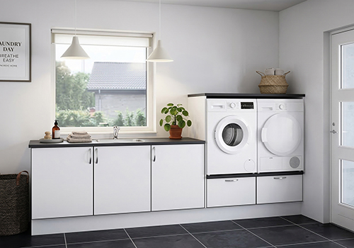 Vaskerom med hvite/svarte linjer - korpus med skuff, Servant, Gavl, Sokkelsett - Vaskerom 21